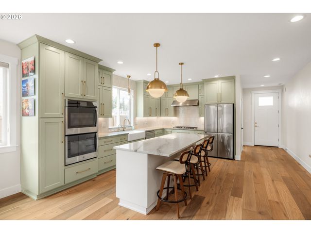 1957 S FIR Loop, Canby, OR 97013