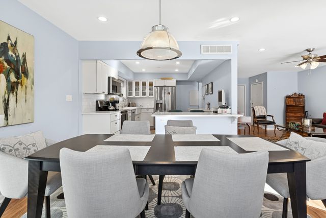 2001 Sherman Avenue 203, Evanston, IL 60201