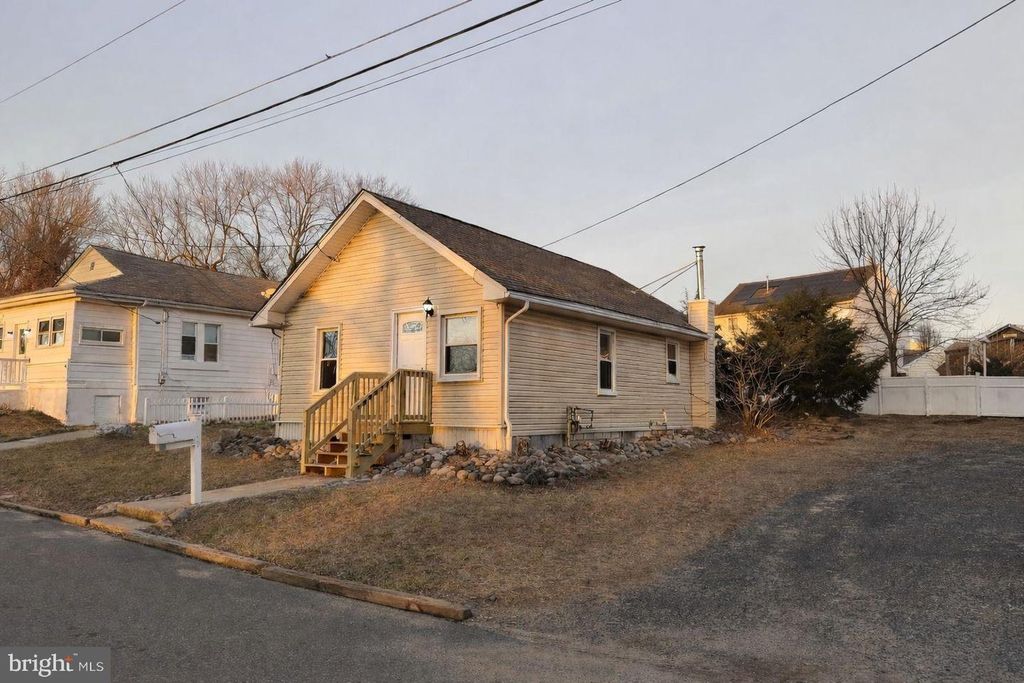 109 RIVER ROAD DR, West Deptford, NJ 08086