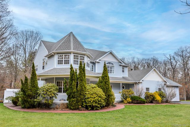 287 Dayton Avenue, Manorville, NY 11949