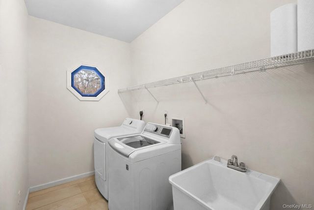 287 Dayton Avenue, Manorville, NY 11949