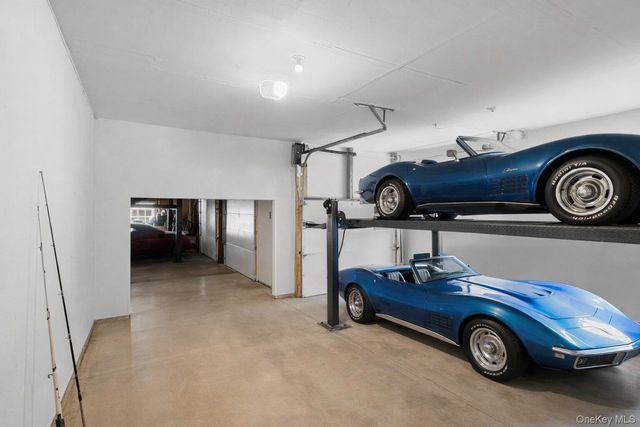 287 Dayton Avenue, Manorville, NY 11949