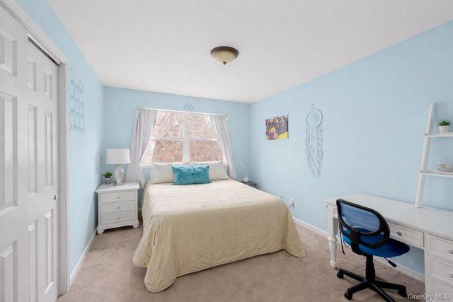 287 Dayton Avenue, Manorville, NY 11949