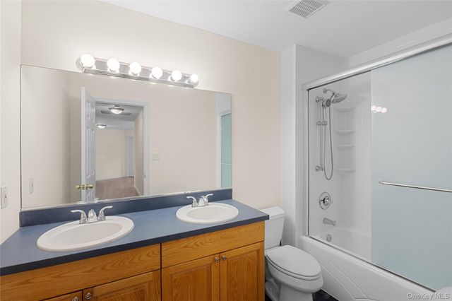 287 Dayton Avenue, Manorville, NY 11949