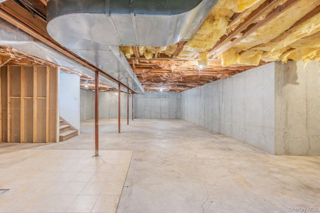 287 Dayton Avenue, Manorville, NY 11949