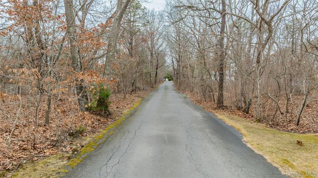 287 Dayton Avenue, Manorville, NY 11949