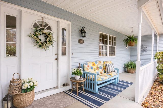 287 Dayton Avenue, Manorville, NY 11949