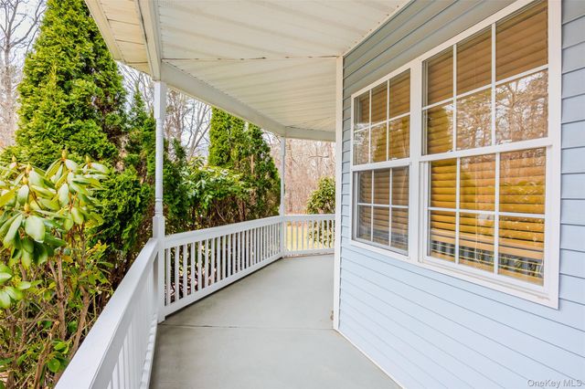 287 Dayton Avenue, Manorville, NY 11949