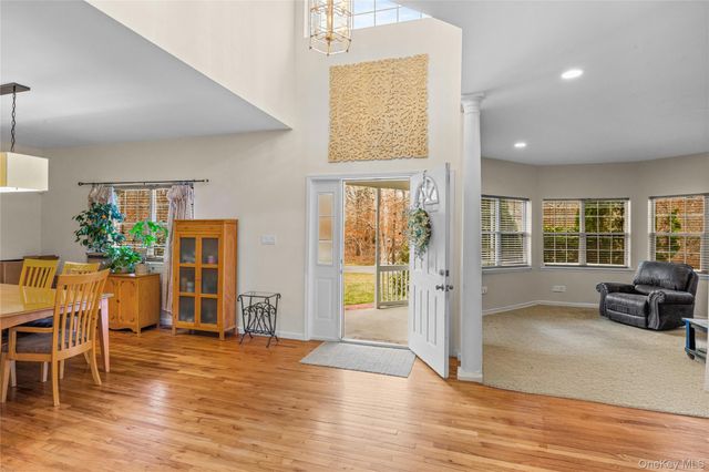 287 Dayton Avenue, Manorville, NY 11949