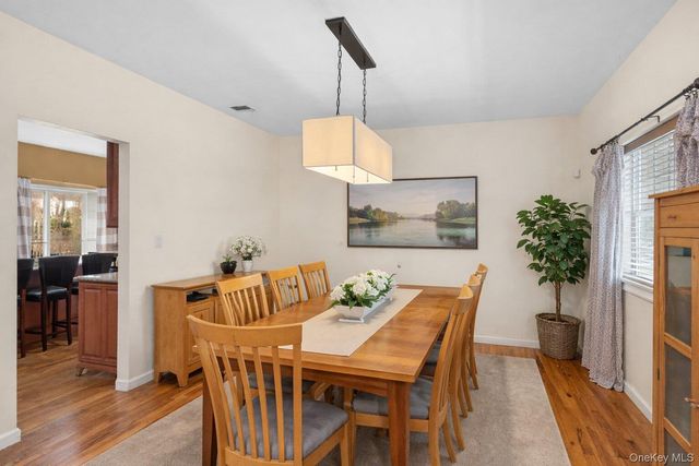 287 Dayton Avenue, Manorville, NY 11949