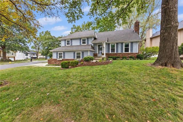 14022 S Cottonwood Drive, Olathe, KS 66062