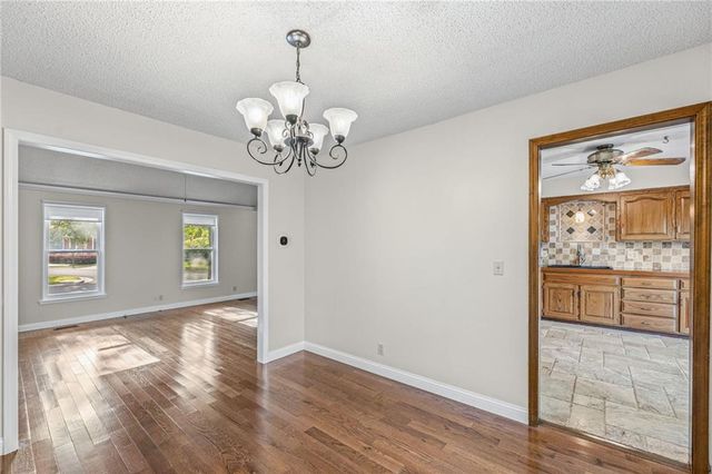 14022 S Cottonwood Drive, Olathe, KS 66062