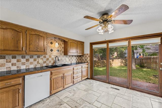 14022 S Cottonwood Drive, Olathe, KS 66062