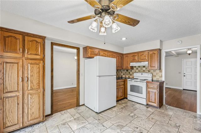 14022 S Cottonwood Drive, Olathe, KS 66062