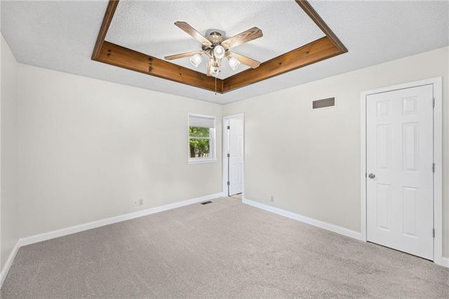 14022 S Cottonwood Drive, Olathe, KS 66062