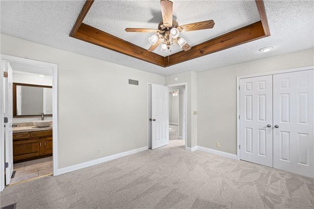 14022 S Cottonwood Drive, Olathe, KS 66062