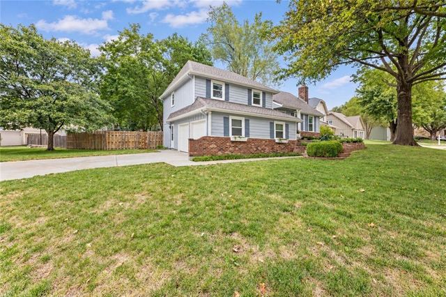 14022 S Cottonwood Drive, Olathe, KS 66062