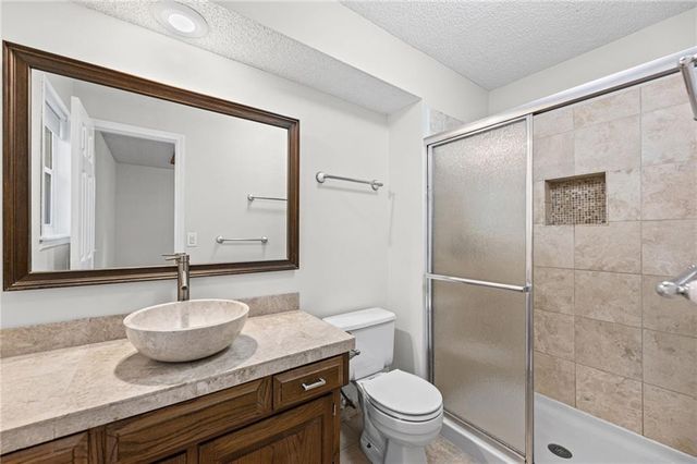 14022 S Cottonwood Drive, Olathe, KS 66062