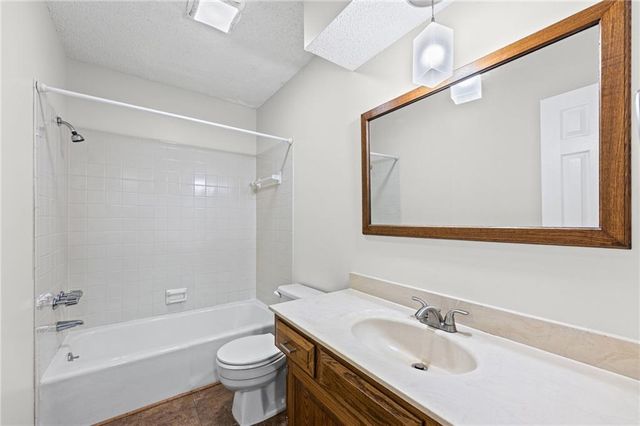 14022 S Cottonwood Drive, Olathe, KS 66062