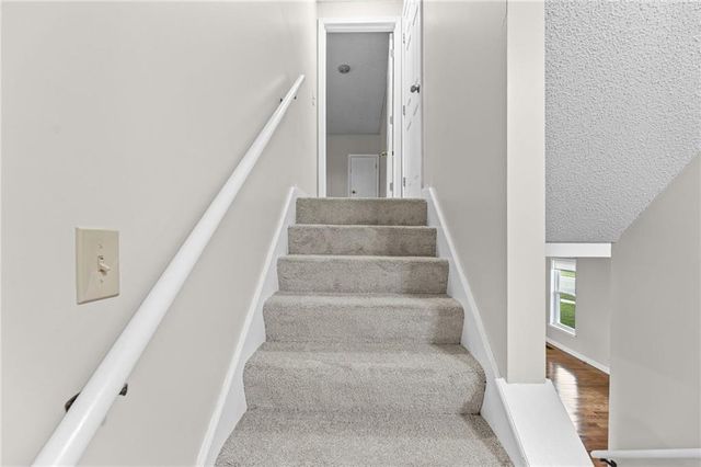 14022 S Cottonwood Drive, Olathe, KS 66062