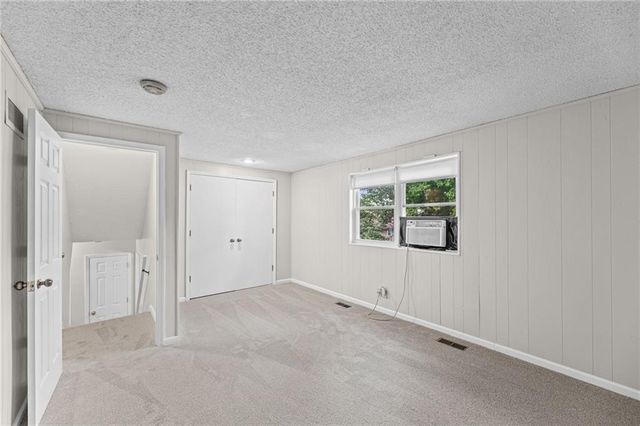 14022 S Cottonwood Drive, Olathe, KS 66062