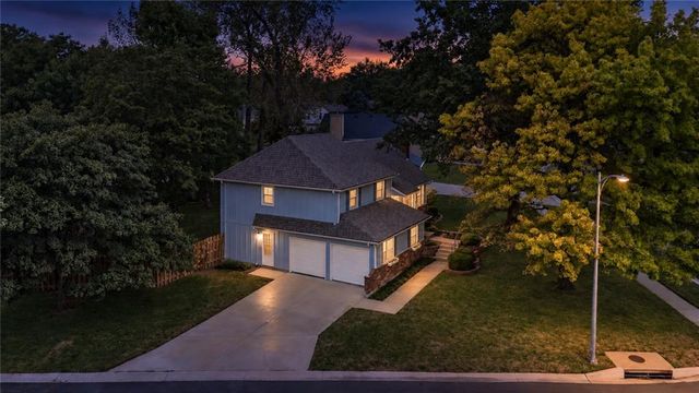 14022 S Cottonwood Drive, Olathe, KS 66062