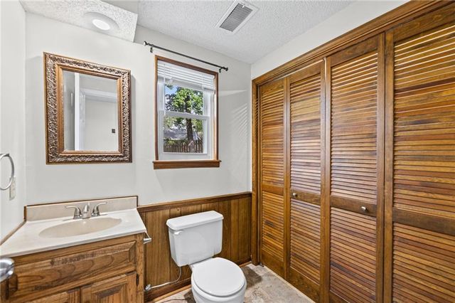 14022 S Cottonwood Drive, Olathe, KS 66062