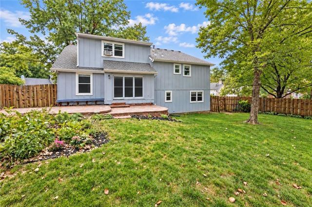 14022 S Cottonwood Drive, Olathe, KS 66062