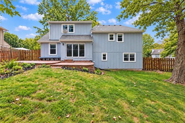 14022 S Cottonwood Drive, Olathe, KS 66062