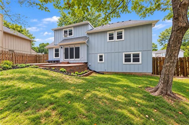14022 S Cottonwood Drive, Olathe, KS 66062