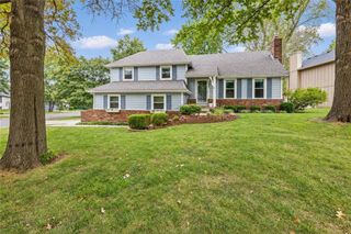 14022 S Cottonwood Drive, Olathe, KS 66062