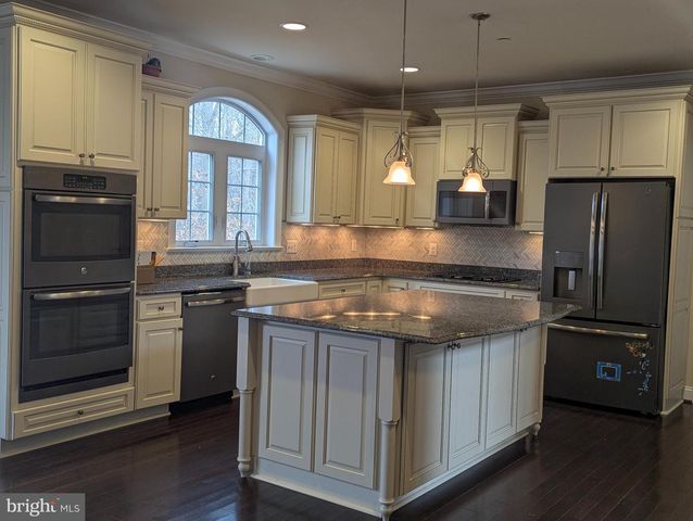 1070 CLAYPIPE DR, Huntingtown, MD 20639