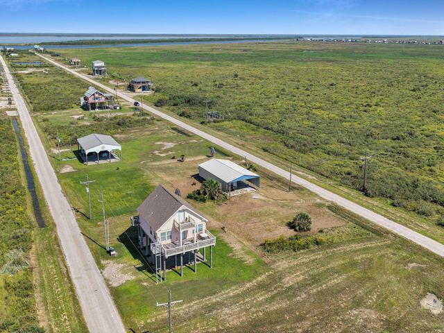 1047 Faggards Slip, Gilchrist, TX 77617