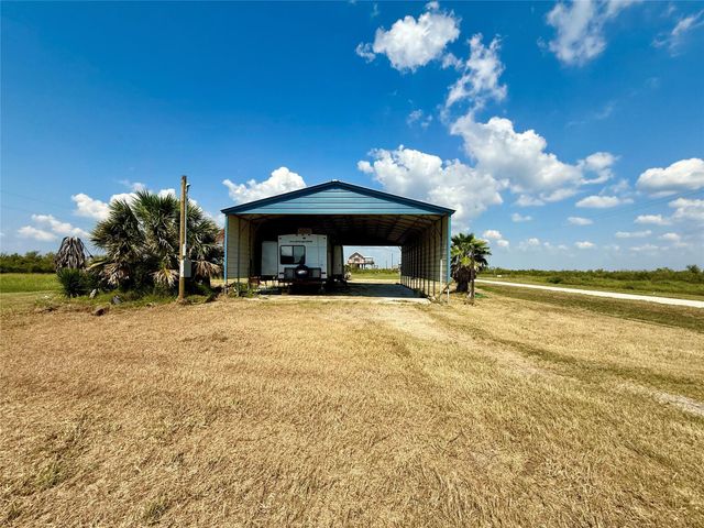 1047 Faggards Slip, Gilchrist, TX 77617
