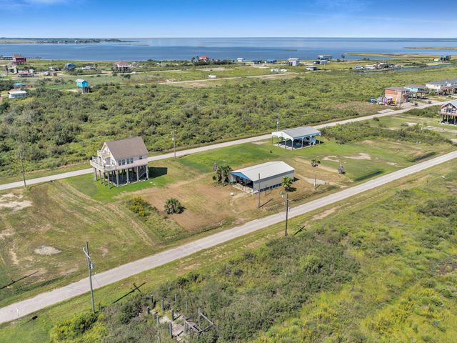 1047 Faggards Slip, Gilchrist, TX 77617