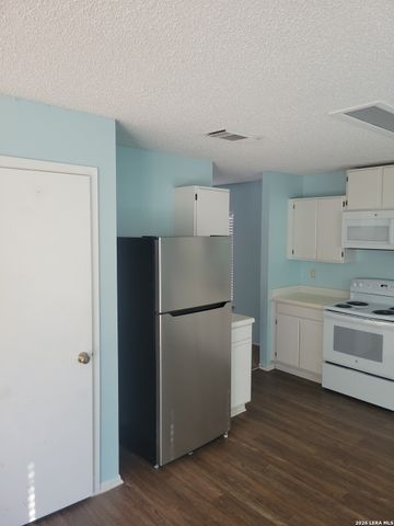 6702 Cape Meadow Dr, Converse, TX 78109