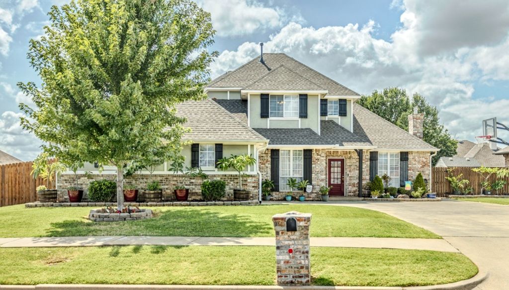 17001 Gladstone Lane, Edmond, OK 73012