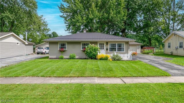 3388 Olian Avenue NW, Warren, OH 44485