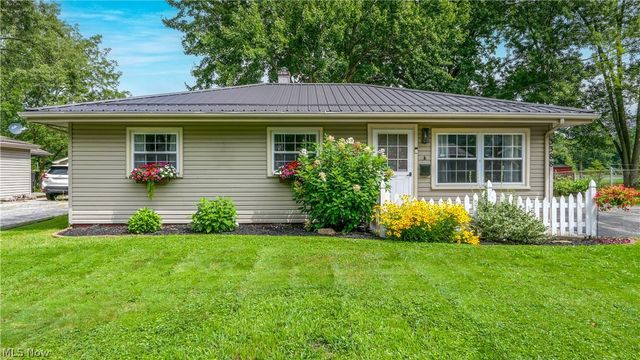 3388 Olian Avenue NW, Warren, OH 44485
