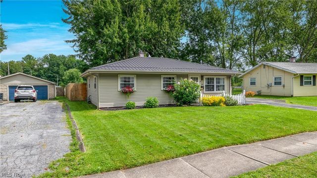 3388 Olian Avenue NW, Warren, OH 44485