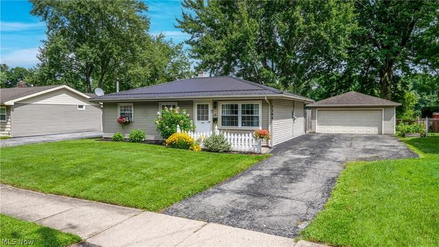 3388 Olian Avenue NW, Warren, OH 44485