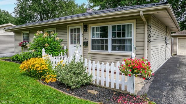 3388 Olian Avenue NW, Warren, OH 44485