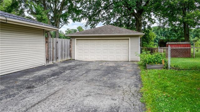 3388 Olian Avenue NW, Warren, OH 44485