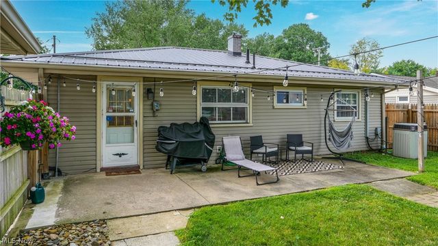3388 Olian Avenue NW, Warren, OH 44485