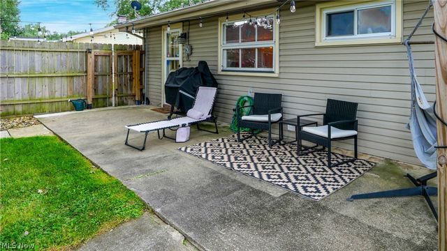3388 Olian Avenue NW, Warren, OH 44485