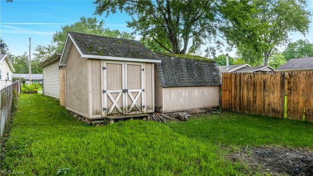 3388 Olian Avenue NW, Warren, OH 44485