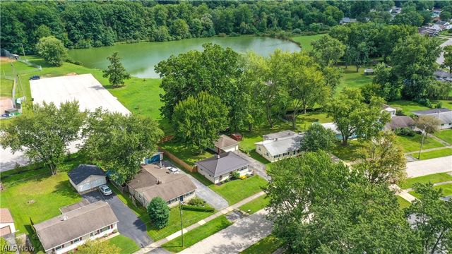 3388 Olian Avenue NW, Warren, OH 44485