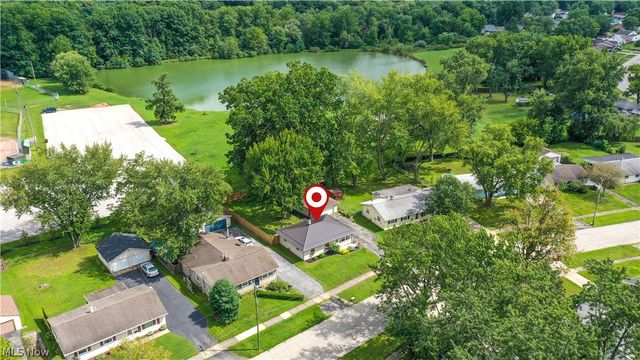 3388 Olian Avenue NW, Warren, OH 44485