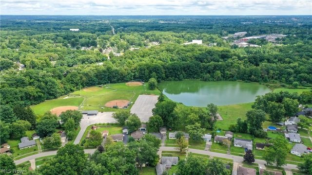 3388 Olian Avenue NW, Warren, OH 44485