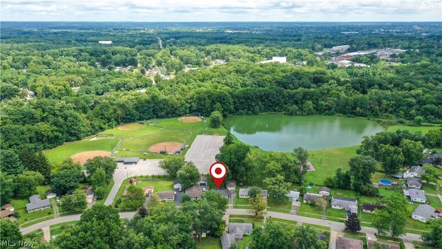 3388 Olian Avenue NW, Warren, OH 44485
